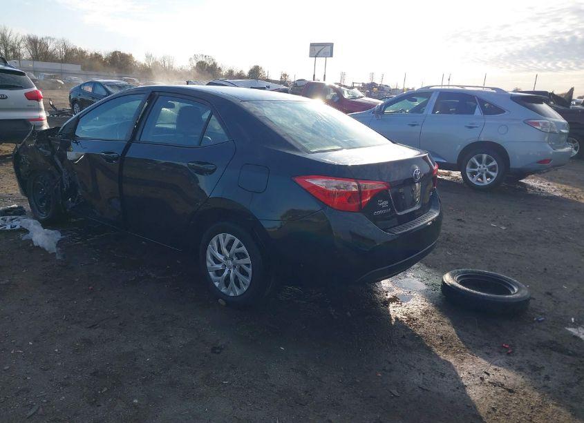 Photo 3 of 2019 Toyota Corolla LE (VIN 5YFBURHE6KP868174)
