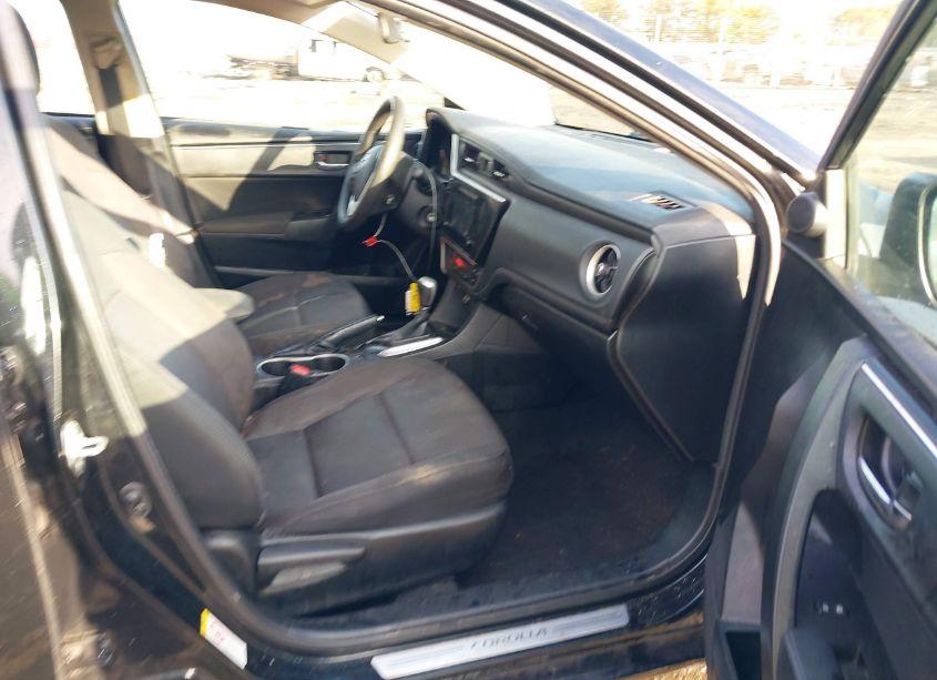 Photo 5 of 2019 Toyota Corolla LE (VIN 5YFBURHE6KP868174)