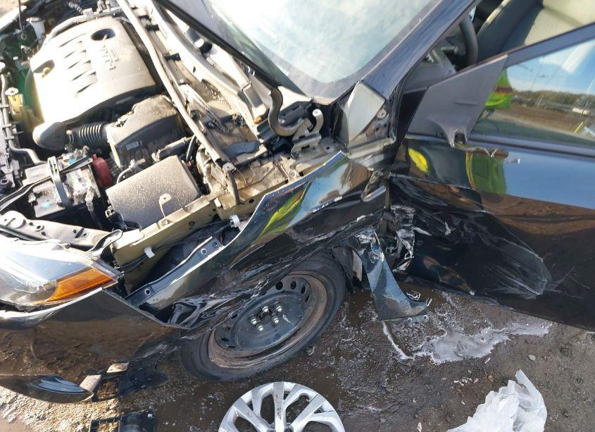 Photo 6 of 2019 Toyota Corolla LE (VIN 5YFBURHE6KP868174)