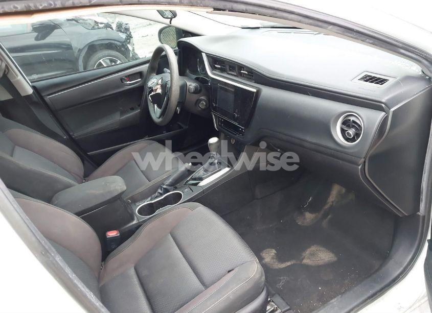 Photo 5 of 2019 Toyota Corolla LE (VIN 5YFBURHE6KP868627)