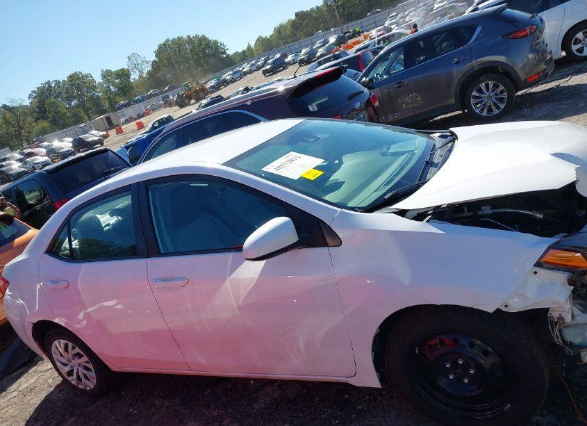 Photo 13 of 2019 Toyota Corolla LE (VIN 5YFBURHE6KP871690)