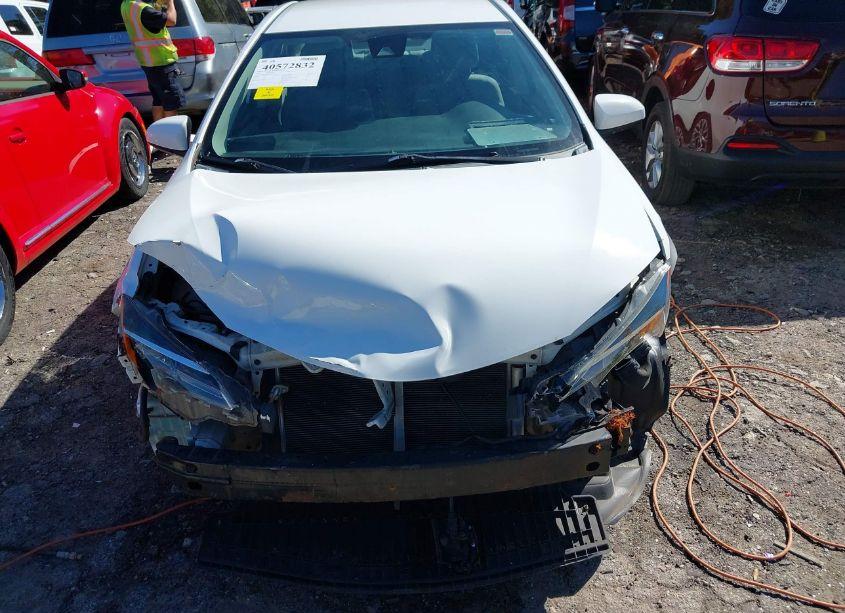 Photo 6 of 2019 Toyota Corolla LE (VIN 5YFBURHE6KP871690)