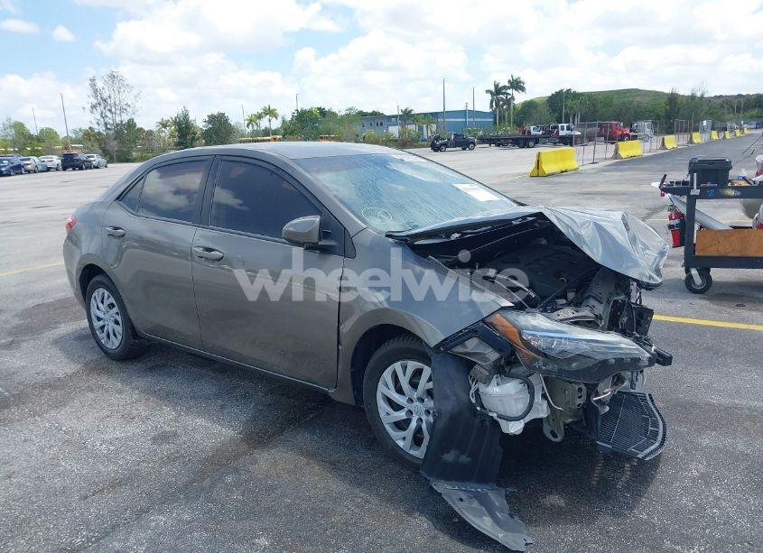 2019 Toyota Corolla LE (VIN 5YFBURHE6KP876601) main photo