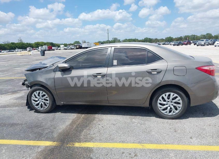 Photo 14 of 2019 Toyota Corolla LE (VIN 5YFBURHE6KP876601)