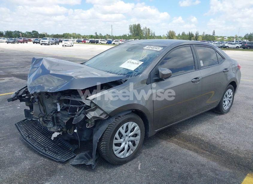 Photo 2 of 2019 Toyota Corolla LE (VIN 5YFBURHE6KP876601)