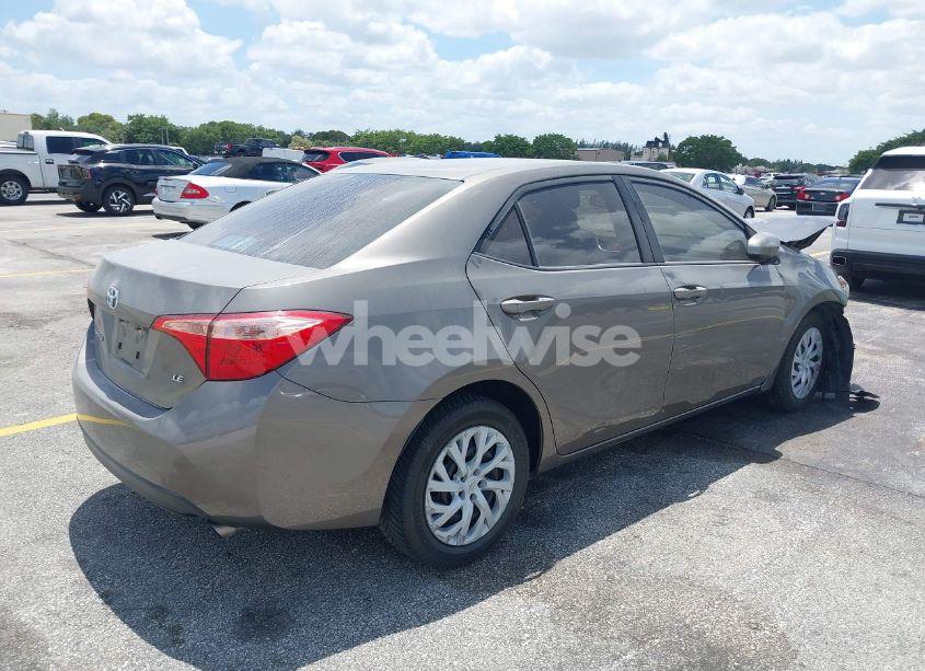 Photo 4 of 2019 Toyota Corolla LE (VIN 5YFBURHE6KP876601)