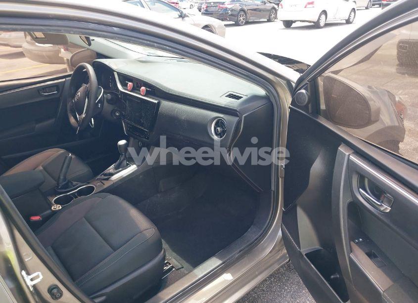 Photo 5 of 2019 Toyota Corolla LE (VIN 5YFBURHE6KP876601)