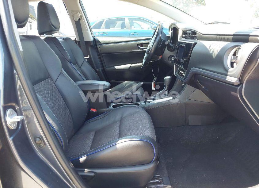 Photo 5 of 2019 Toyota Corolla SE (VIN 5YFBURHE6KP889249)