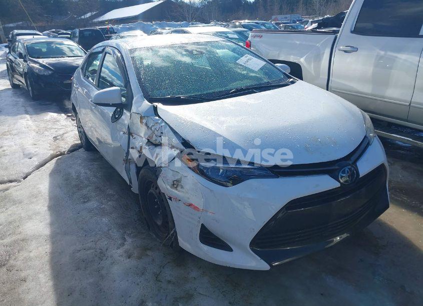 2019 Toyota Corolla LE (VIN 5YFBURHE6KP894922) main photo