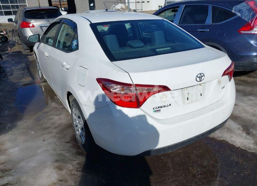 Photo 3 of 2019 Toyota Corolla LE (VIN 5YFBURHE6KP894922)