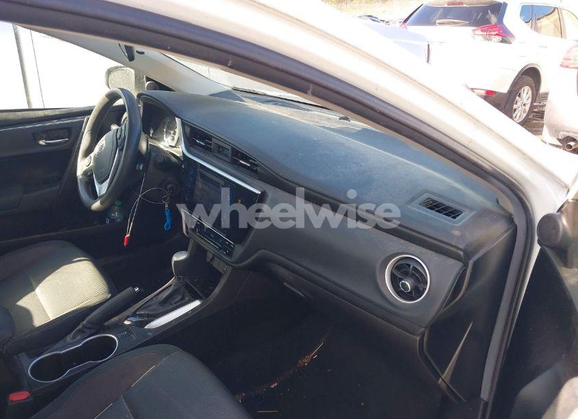 Photo 5 of 2019 Toyota Corolla LE (VIN 5YFBURHE6KP894922)