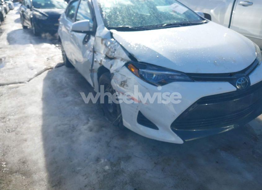 Photo 6 of 2019 Toyota Corolla LE (VIN 5YFBURHE6KP894922)