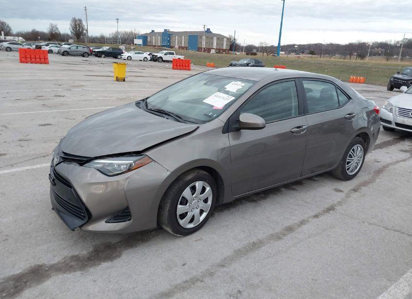 Photo 2 of 2019 Toyota Corolla LE (VIN 5YFBURHE6KP900153)