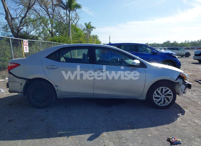 Photo 14 of 2019 Toyota Corolla L/LE/SE/XLE/XSE (VIN 5YFBURHE6KP910052)