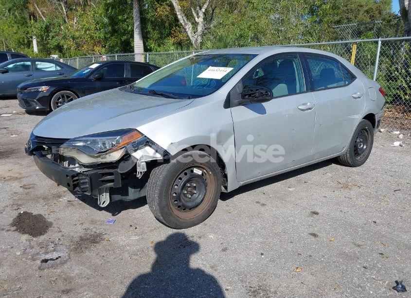 Photo 2 of 2019 Toyota Corolla L/LE/SE/XLE/XSE (VIN 5YFBURHE6KP910052)