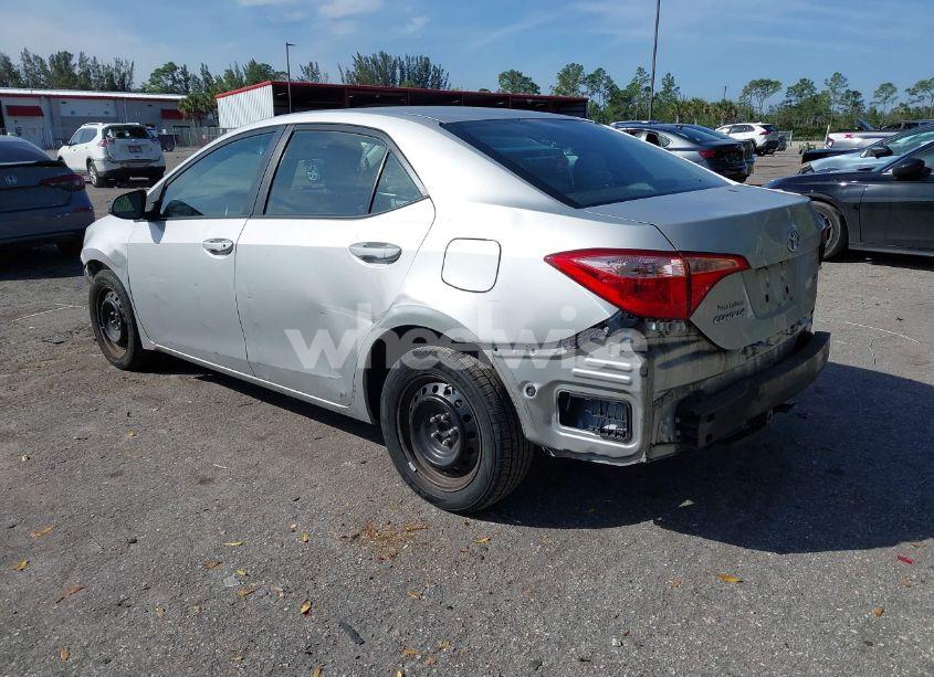 Photo 3 of 2019 Toyota Corolla L/LE/SE/XLE/XSE (VIN 5YFBURHE6KP910052)