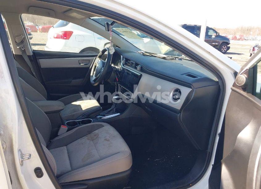 Photo 5 of 2019 Toyota Corolla LE (VIN 5YFBURHE6KP911752)