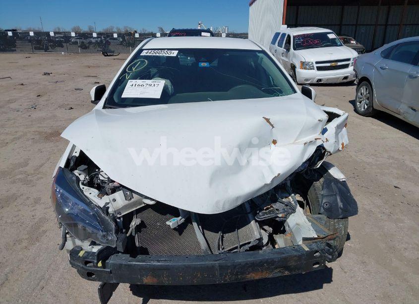 Photo 13 of 2019 Toyota Corolla LE (VIN 5YFBURHE6KP919575)