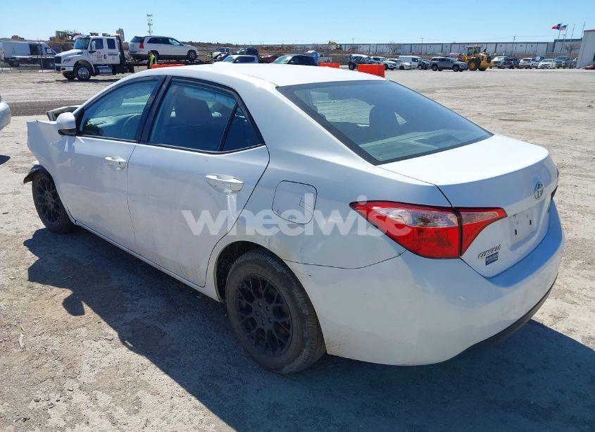 Photo 3 of 2019 Toyota Corolla LE (VIN 5YFBURHE6KP919575)