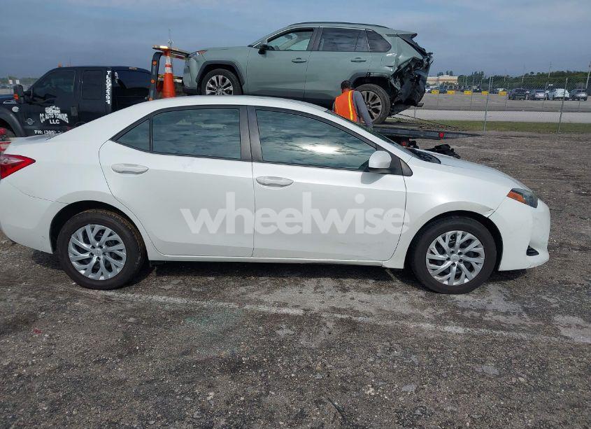 Photo 13 of 2019 Toyota Corolla LE (VIN 5YFBURHE6KP925361)