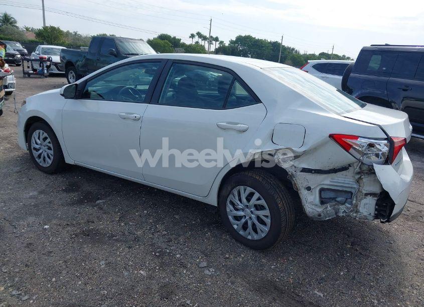 Photo 3 of 2019 Toyota Corolla LE (VIN 5YFBURHE6KP925361)