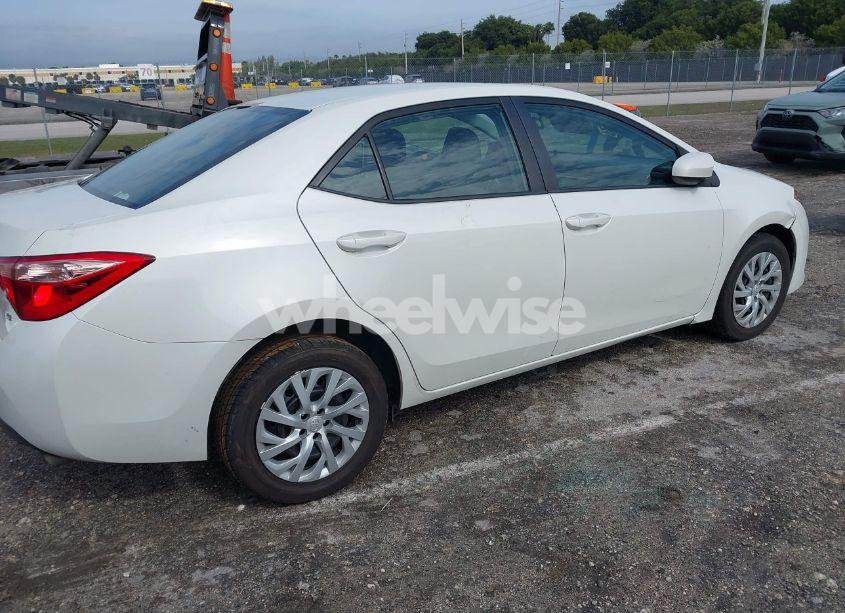 Photo 4 of 2019 Toyota Corolla LE (VIN 5YFBURHE6KP925361)