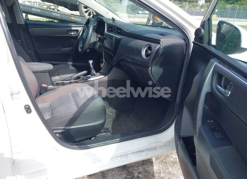 Photo 5 of 2019 Toyota Corolla LE (VIN 5YFBURHE6KP925361)