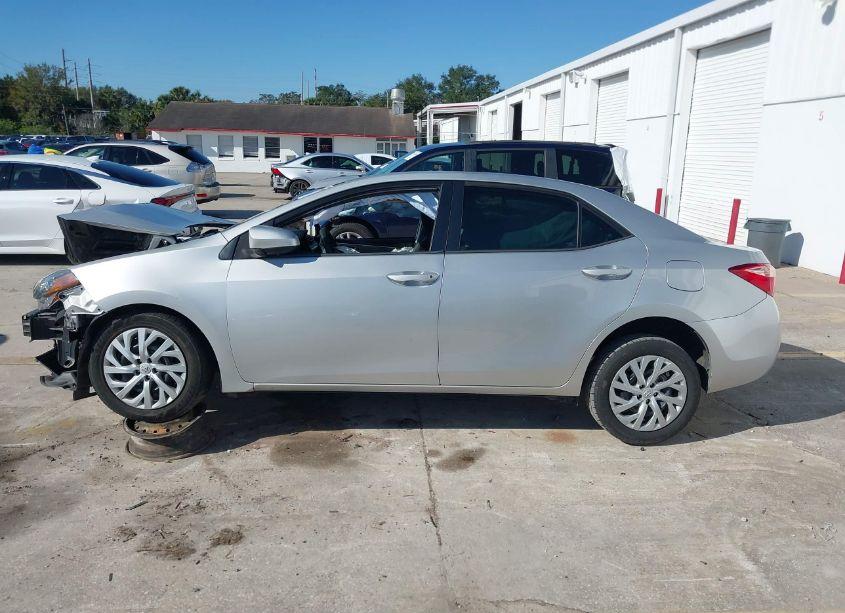 Photo 14 of 2019 Toyota Corolla LE (VIN 5YFBURHE6KP926090)