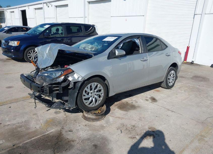 Photo 2 of 2019 Toyota Corolla LE (VIN 5YFBURHE6KP926090)
