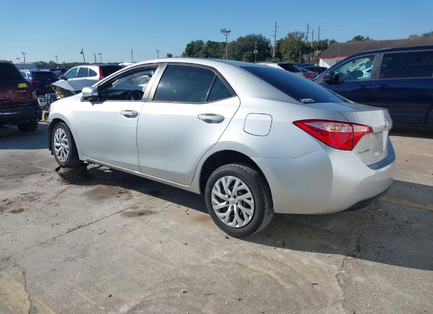Photo 3 of 2019 Toyota Corolla LE (VIN 5YFBURHE6KP926090)