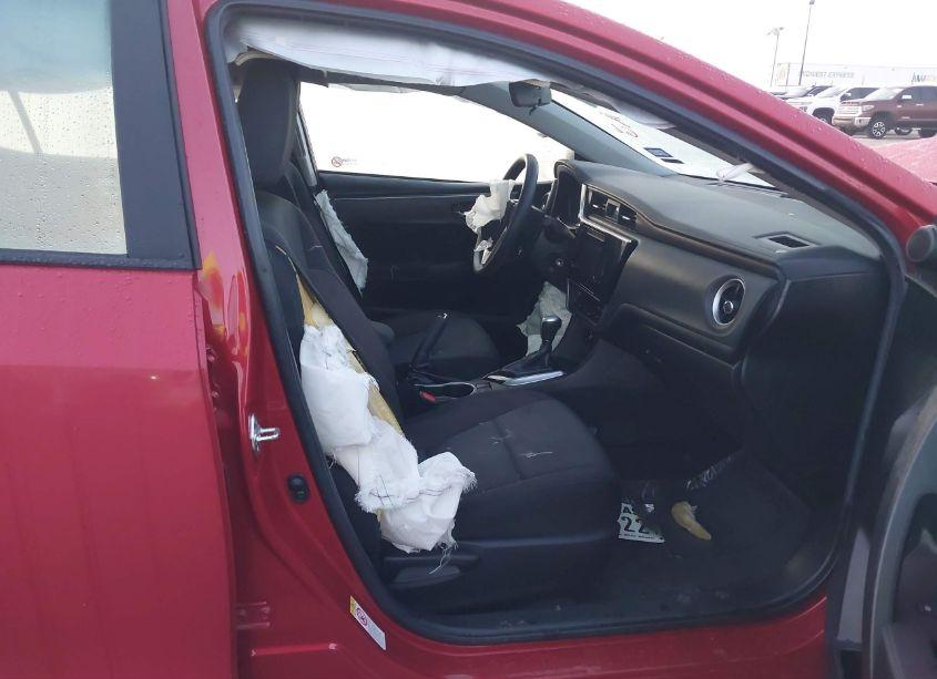 Photo 5 of 2019 Toyota Corolla LE (VIN 5YFBURHE6KP930415)