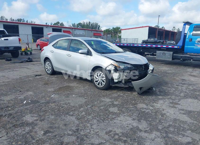 2019 Toyota Corolla LE (VIN 5YFBURHE6KP935436) main photo