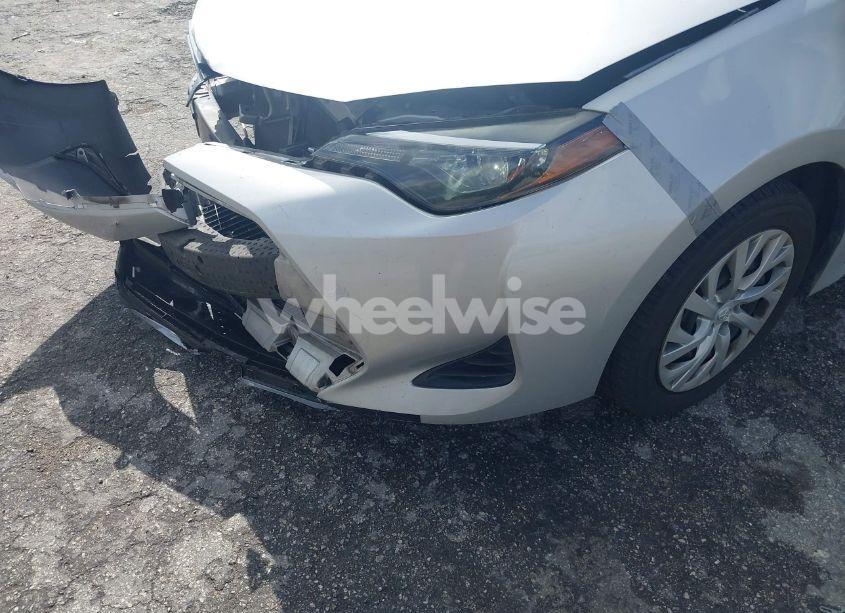 Photo 17 of 2019 Toyota Corolla LE (VIN 5YFBURHE6KP935436)