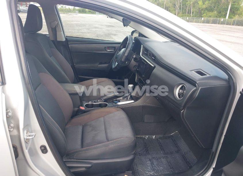 Photo 5 of 2019 Toyota Corolla LE (VIN 5YFBURHE6KP935436)