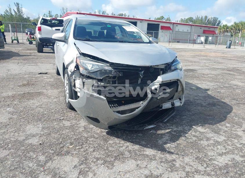 Photo 6 of 2019 Toyota Corolla LE (VIN 5YFBURHE6KP935436)