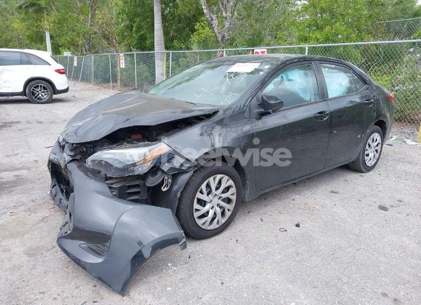 Photo 2 of 2019 Toyota Corolla LE (VIN 5YFBURHE6KP936019)
