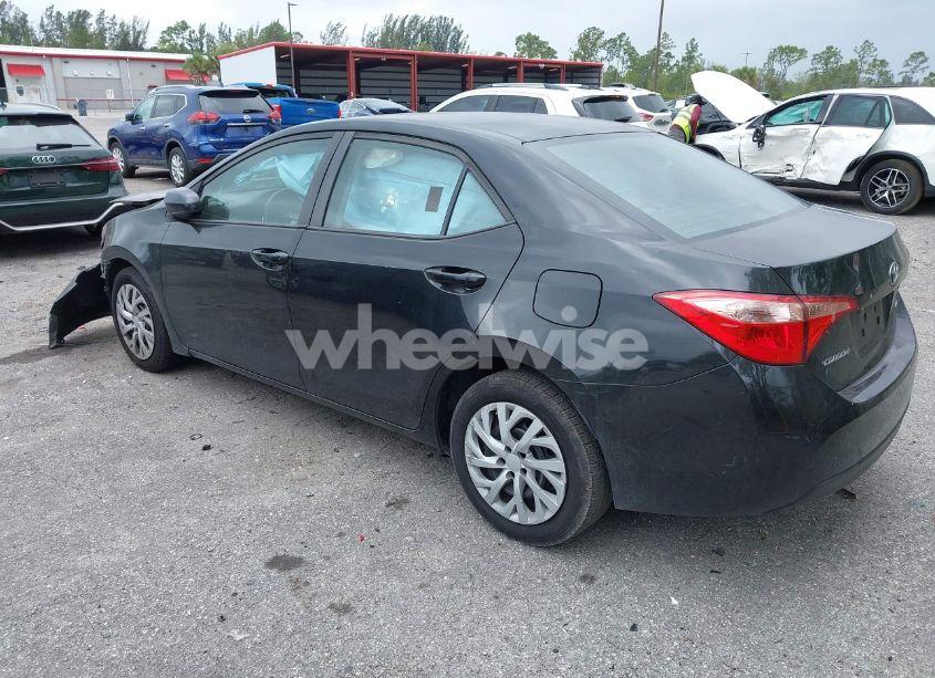 Photo 3 of 2019 Toyota Corolla LE (VIN 5YFBURHE6KP936019)