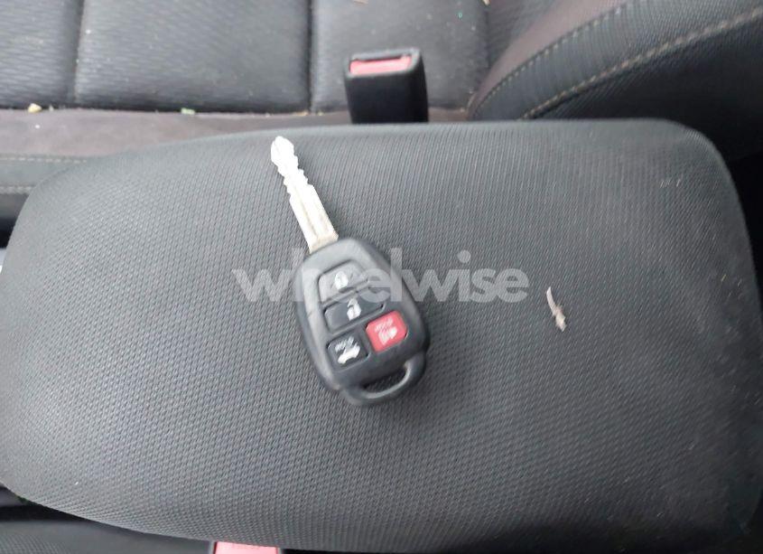 Photo 11 of 2019 Toyota Corolla LE (VIN 5YFBURHE6KP937767)