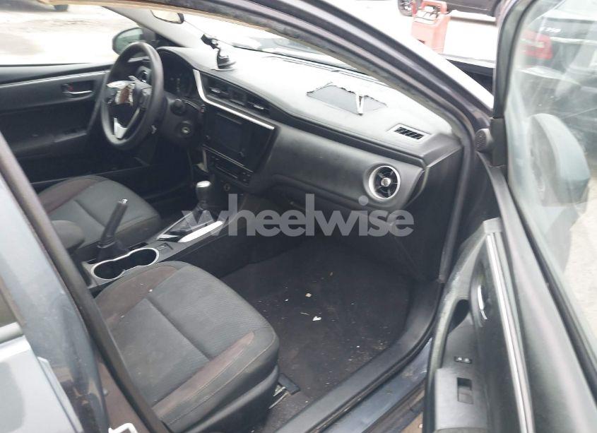 Photo 5 of 2019 Toyota Corolla LE (VIN 5YFBURHE6KP937767)