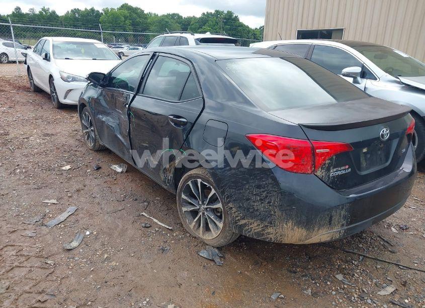 Photo 3 of 2019 Toyota Corolla SE (VIN 5YFBURHE6KP940278)