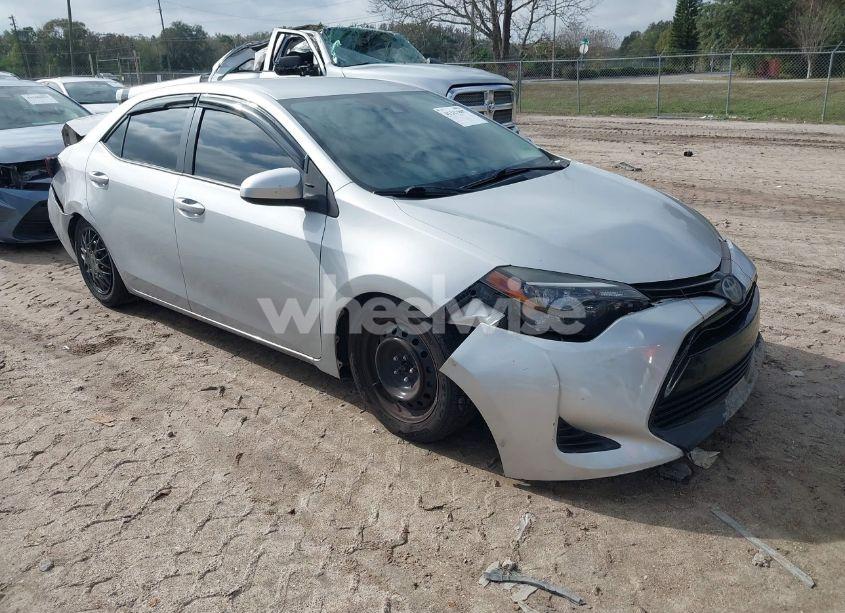 2019 Toyota Corolla LE (VIN 5YFBURHE6KP941141) main photo