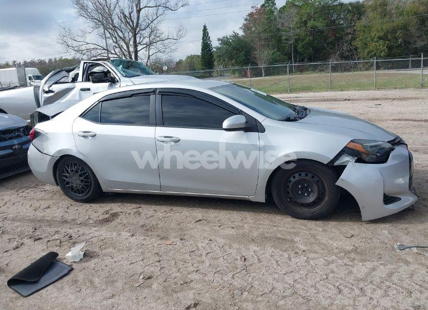 Photo 13 of 2019 Toyota Corolla LE (VIN 5YFBURHE6KP941141)