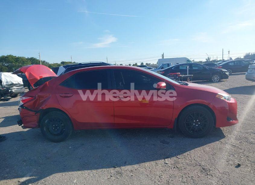 Photo 14 of 2019 Toyota Corolla LE (VIN 5YFBURHE6KP941737)