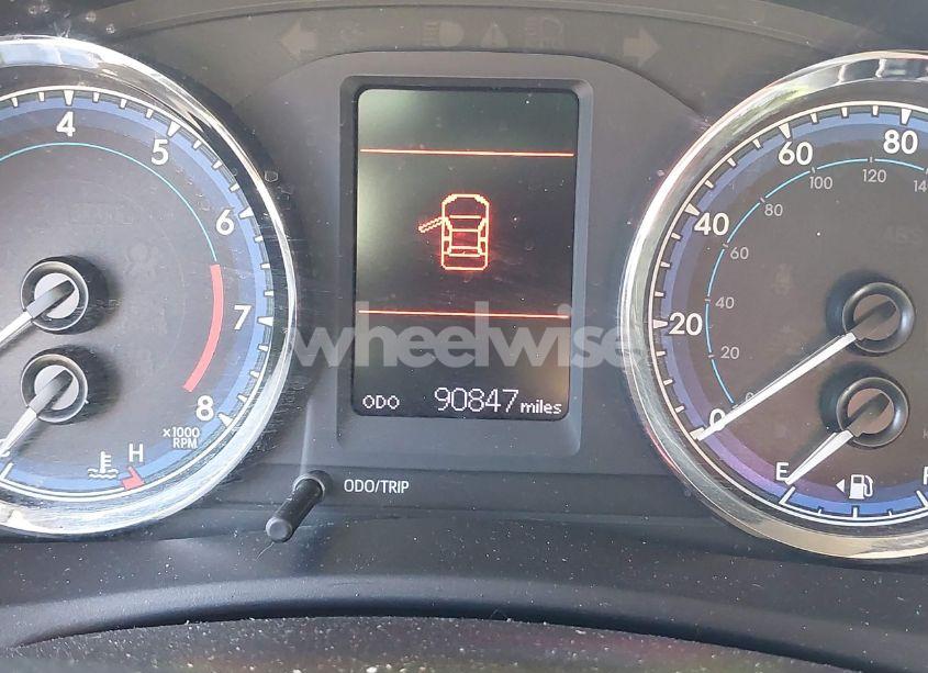 Photo 16 of 2019 Toyota Corolla LE (VIN 5YFBURHE6KP941737)