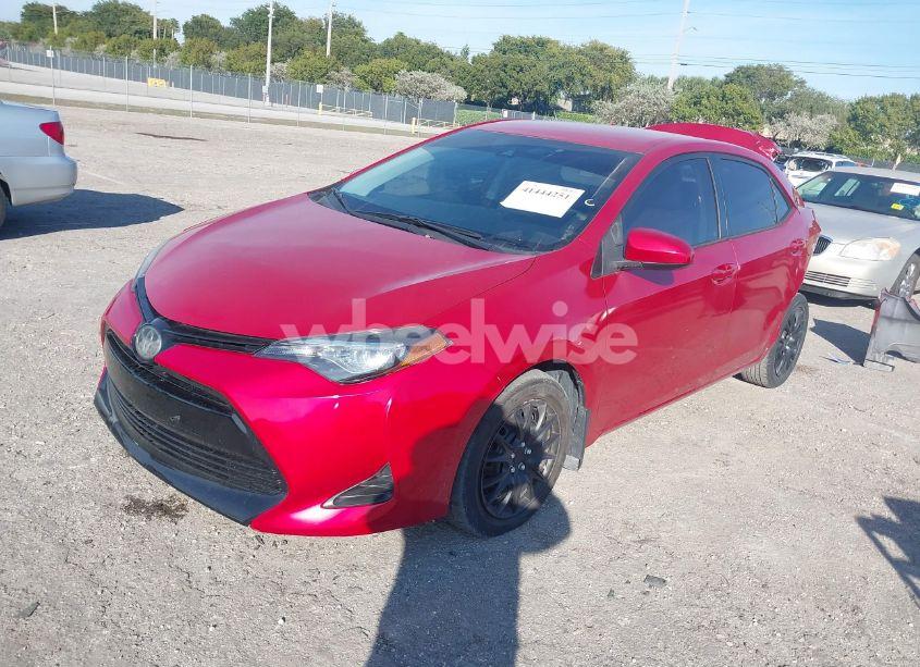 Photo 2 of 2019 Toyota Corolla LE (VIN 5YFBURHE6KP941737)