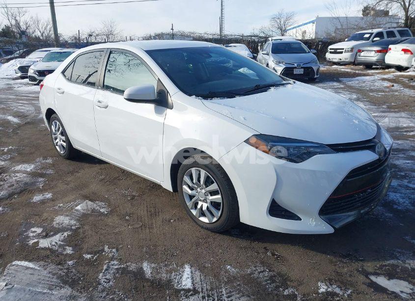 2019 Toyota Corolla LE (VIN 5YFBURHE6KP944296) main photo