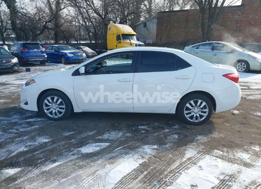 Photo 15 of 2019 Toyota Corolla LE (VIN 5YFBURHE6KP944296)