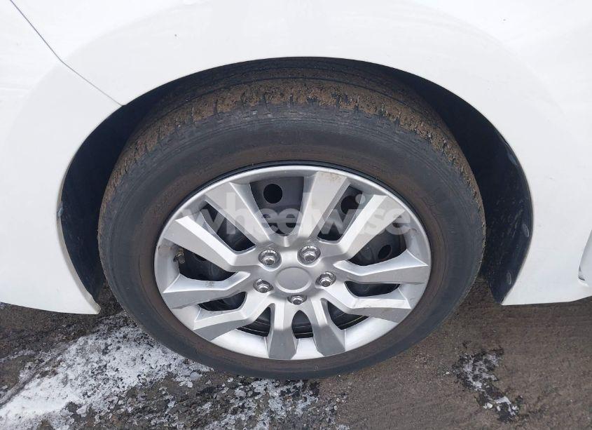 Photo 18 of 2019 Toyota Corolla LE (VIN 5YFBURHE6KP944296)