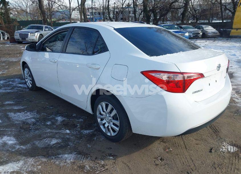 Photo 3 of 2019 Toyota Corolla LE (VIN 5YFBURHE6KP944296)