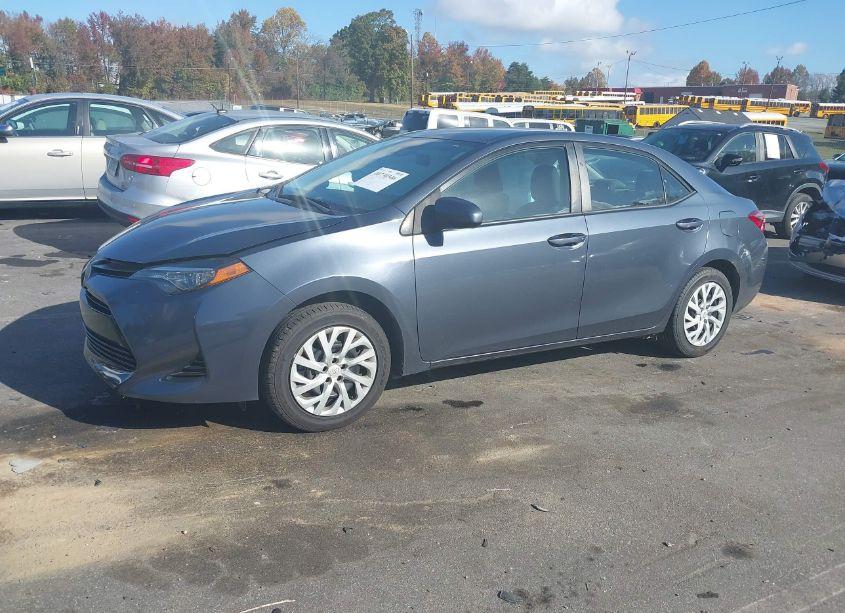 Photo 2 of 2019 Toyota Corolla LE (VIN 5YFBURHE6KP946288)